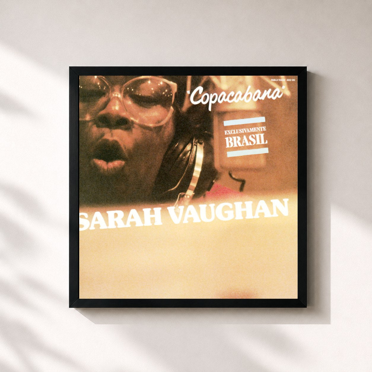 #noir Tableau carré de l'album Copacabana de Sarah Vaughan, cadre noir 32x32 cm
