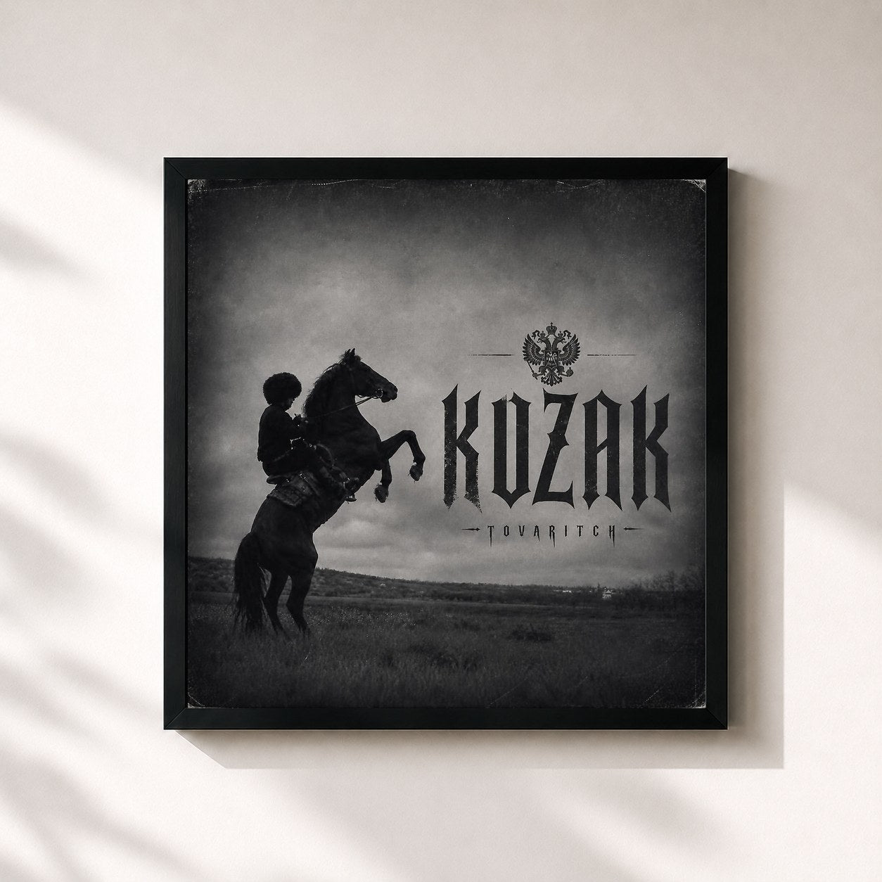 #noir Tableau carré de l'album KOZAK de Tovaritch, cadre noir 32x32 cm