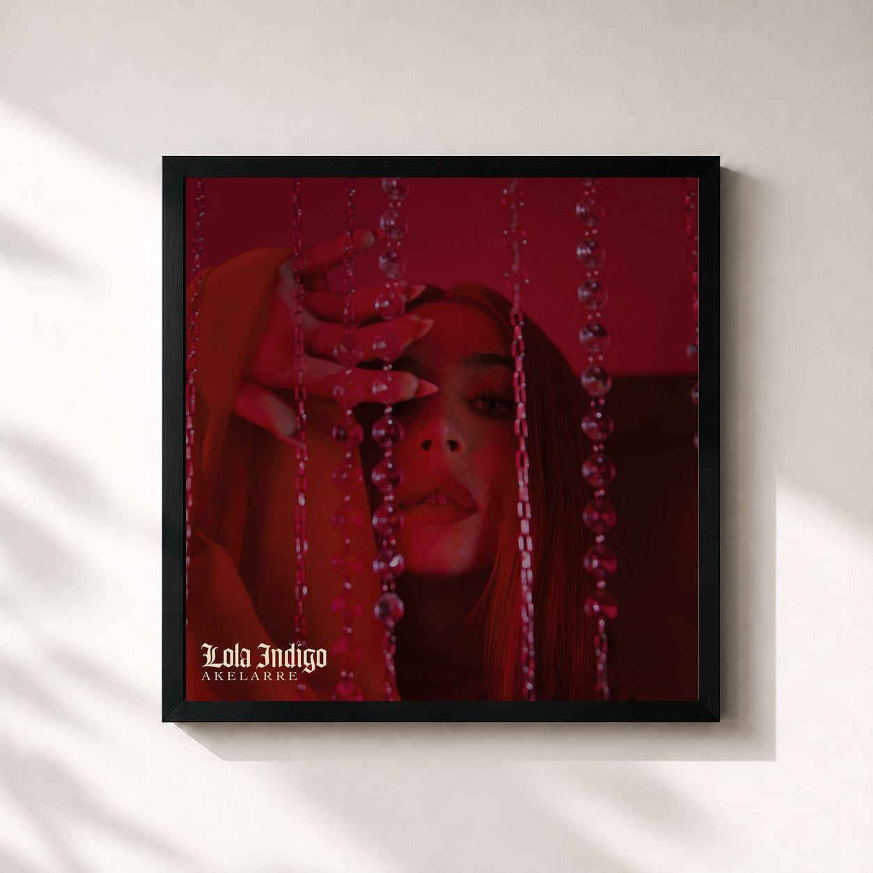 #noir Tableau carré de l'album Akelarre de Lola Indigo, cadre noir 32x32 cm