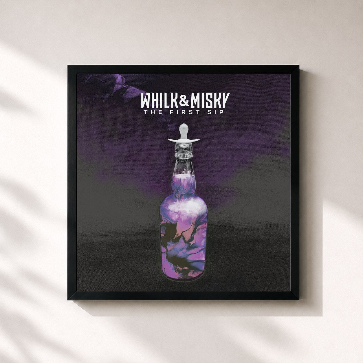 #noir Tableau carré de l'album The First Sip de Whilk & Misky, cadre noir 32x32 cm