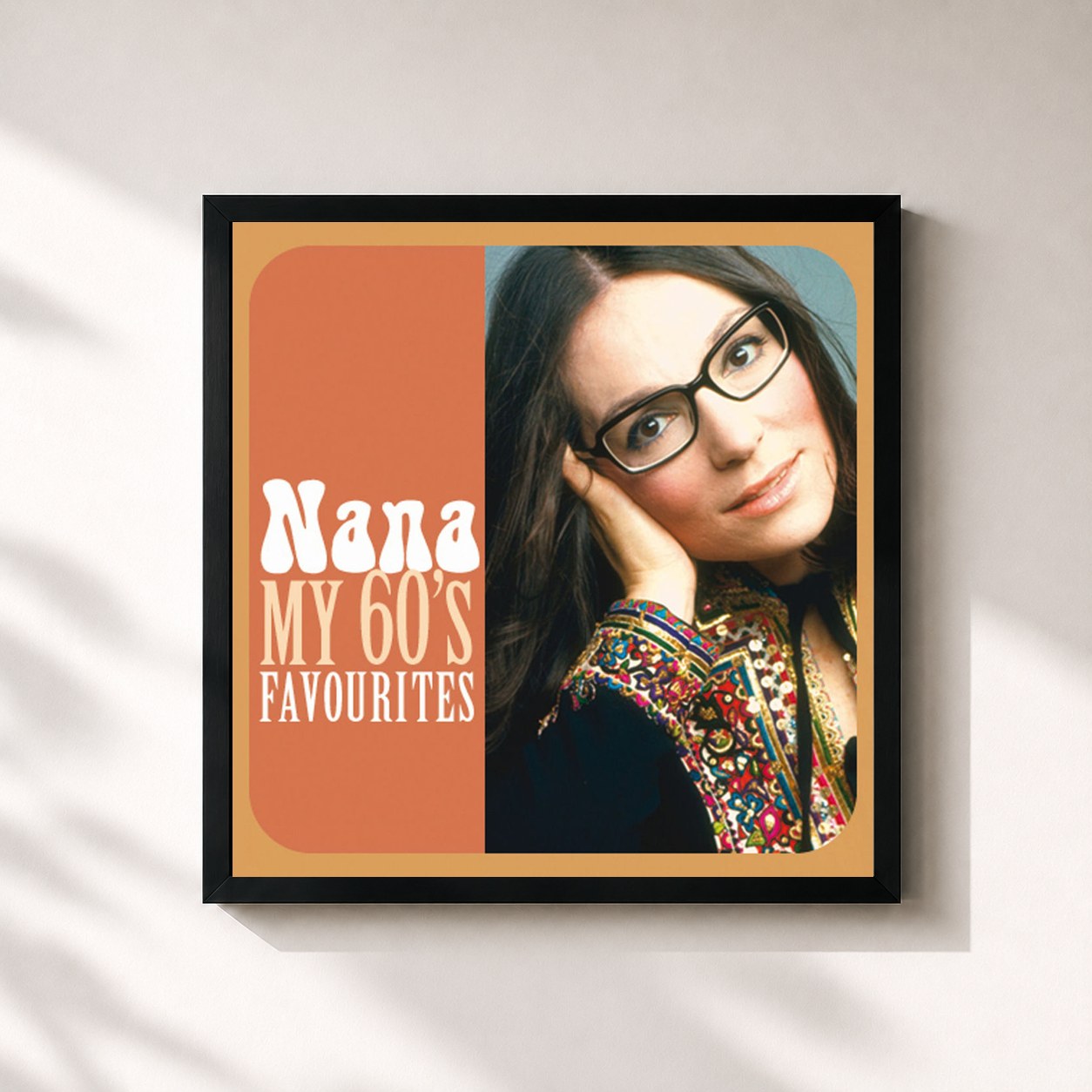 #noir Tableau carré de l'album My 60's Favourites de Nana Mouskouri, cadre noir 32x32 cm