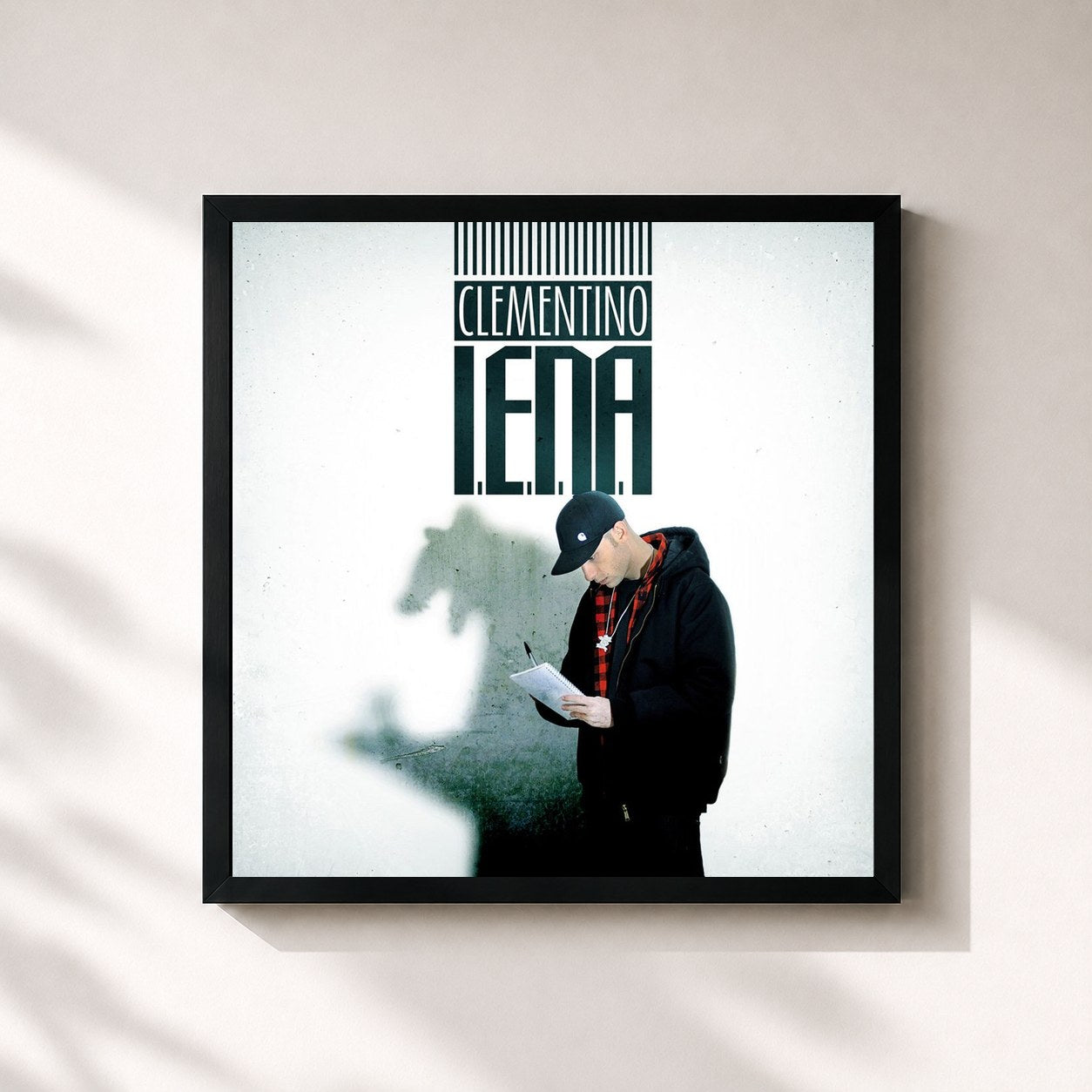 #noir Tableau carré de l'album I.E.N.A. de Clementino, cadre noir 32x32 cm