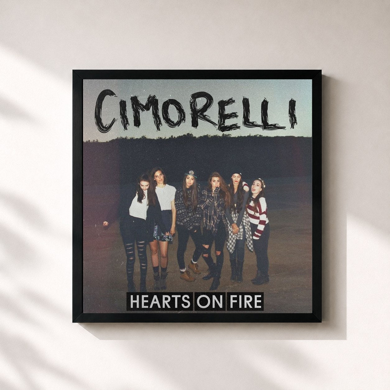 #noir Tableau carré de l'album Hearts on Fire de Cimorelli, cadre noir 32x32 cm