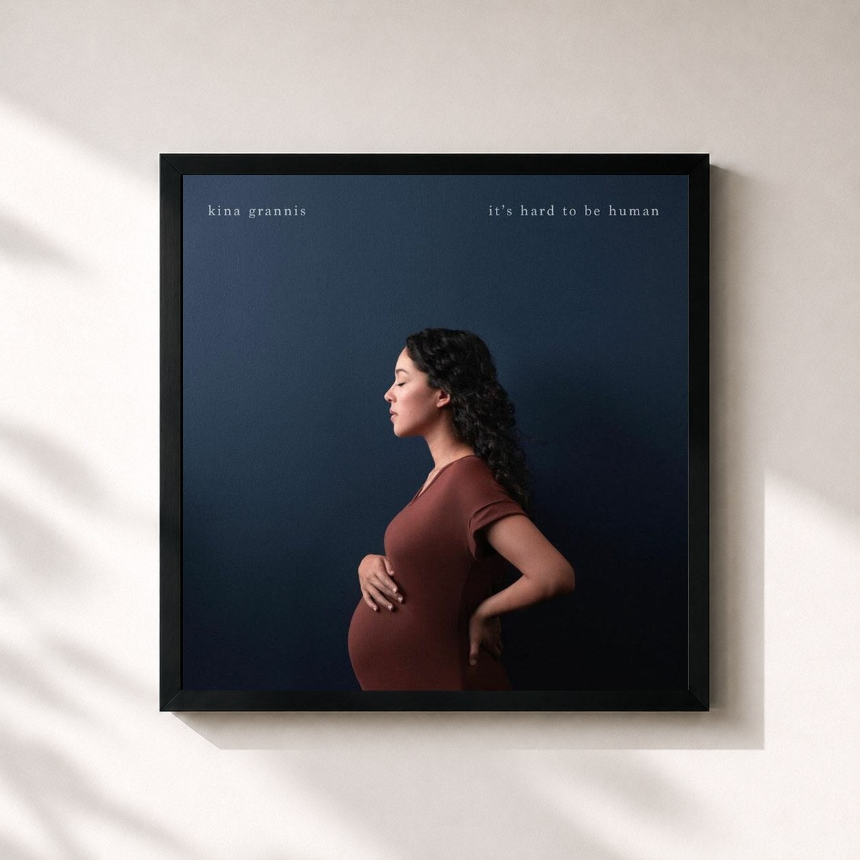#noir Tableau carré de l'album It's Hard to Be Human de Kina Grannis, cadre noir 32x32 cm