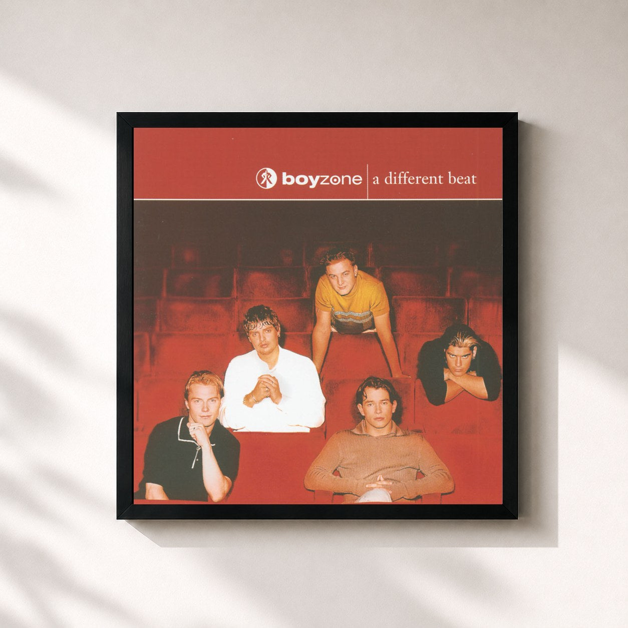 #noir Tableau carré de l'album A Different Beat de Boyzone, cadre noir 32x32 cm