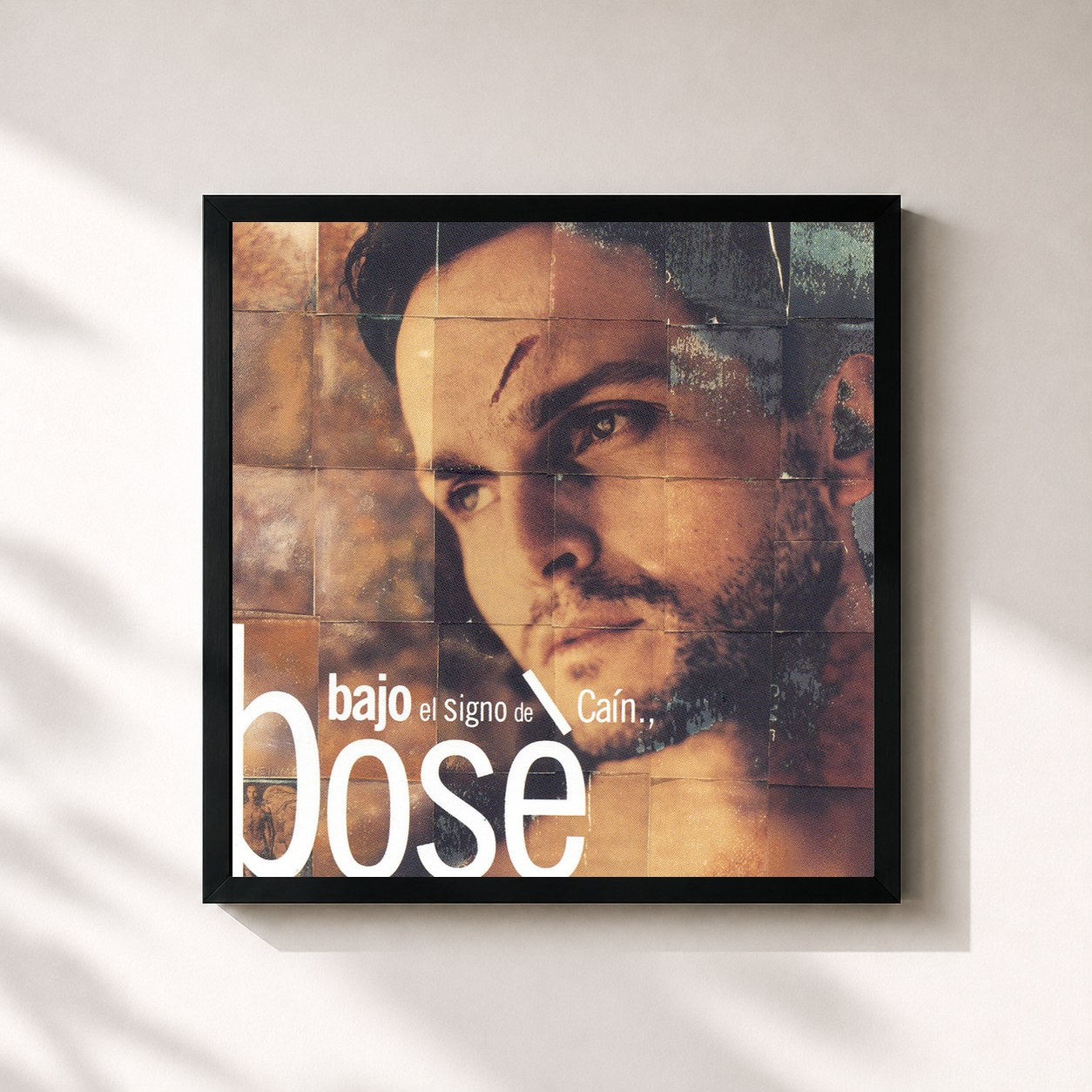 #noir Tableau carré de l'album Bajo El Signo De Caín de Miguel Bosé, cadre noir 32x32 cm