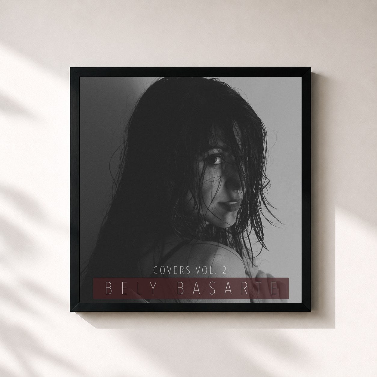 #noir Tableau carré de l'album Covers, Vol. 2 de Bely Basarte, cadre noir 32x32 cm