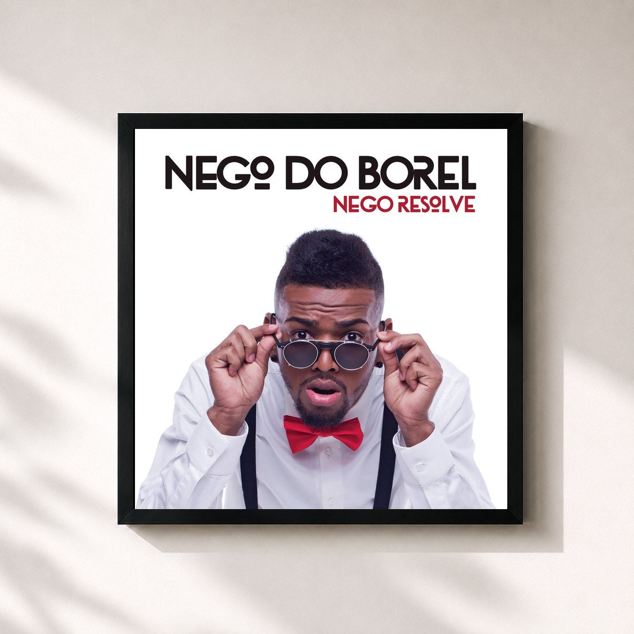 #noir Tableau carré de l'album Nego Resolve de Nego do Borel, cadre noir 32x32 cm