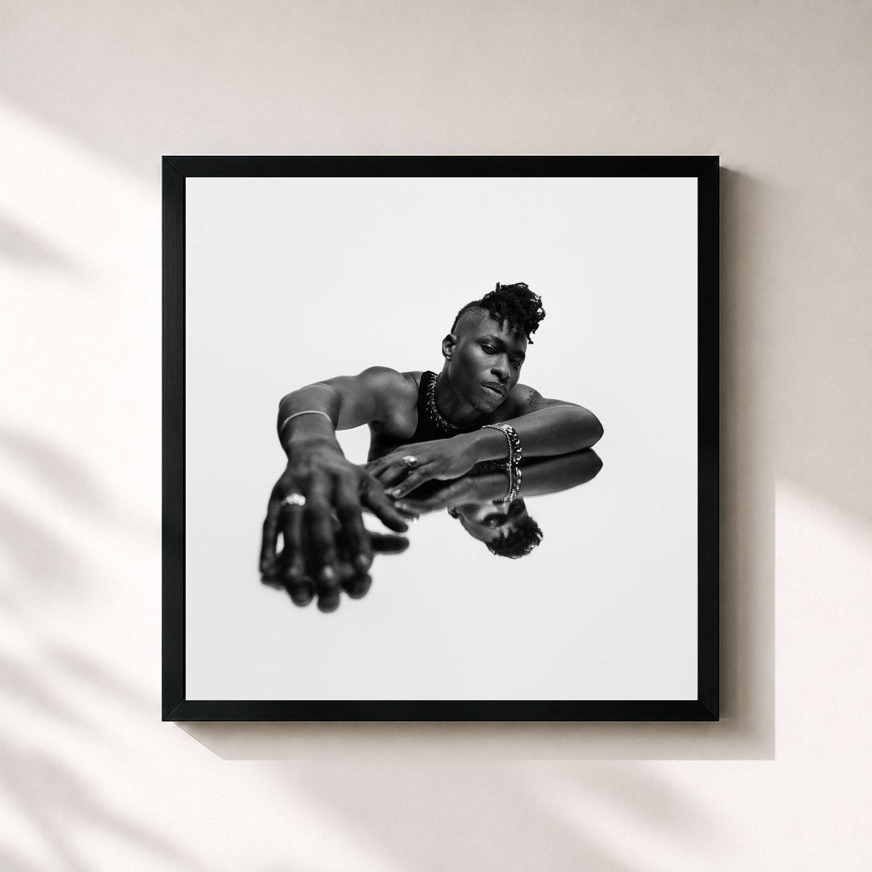 #noir Tableau carré de l'album Algorithm de Lucky Daye, cadre noir 32x32 cm
