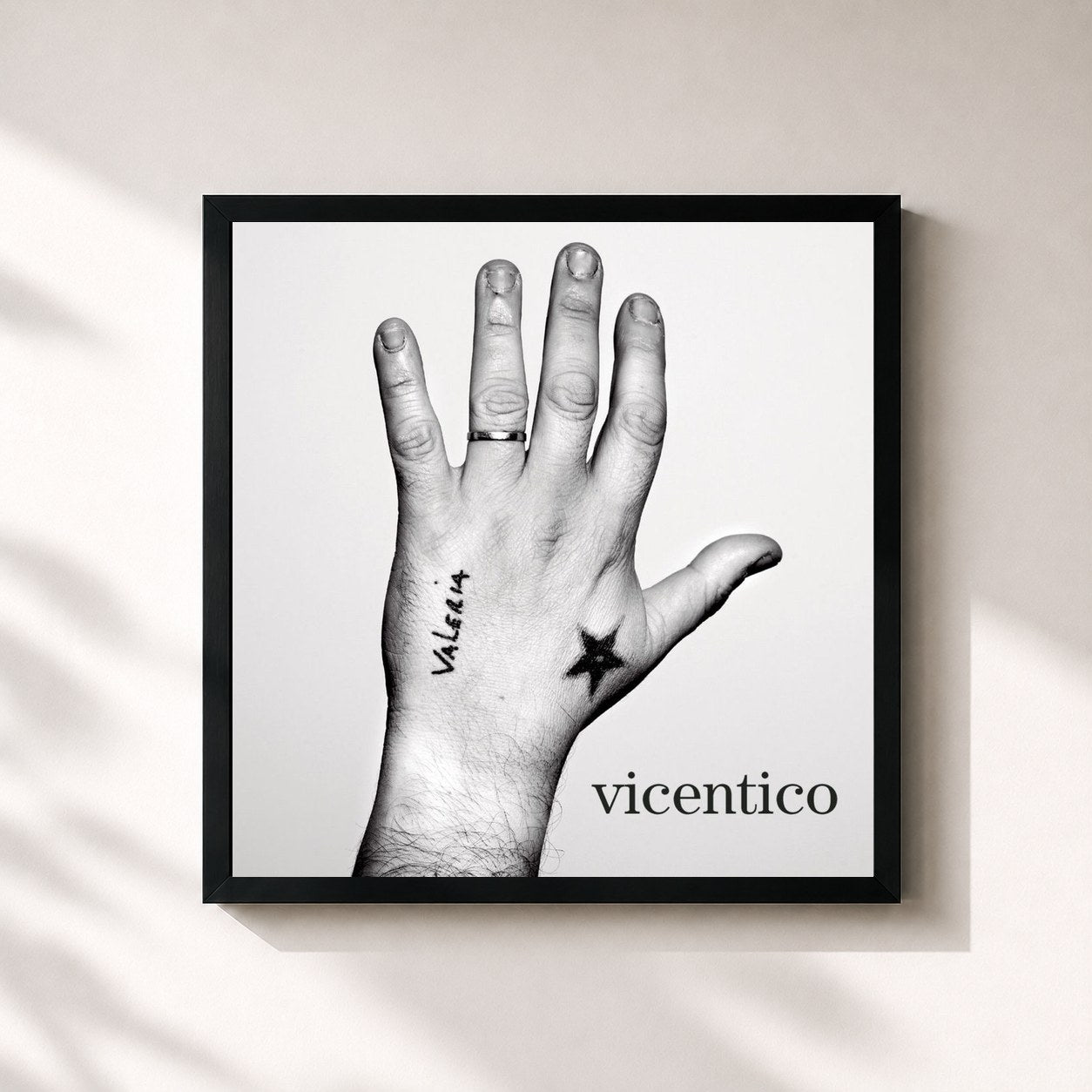 #noir Tableau carré de l'album Vicentico 5 de Vicentico, cadre noir 32x32 cm