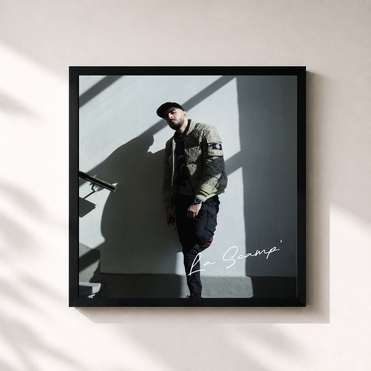 #noir Tableau carré de l'album La Scamp' de AM La Scampia, cadre noir 32x32 cm