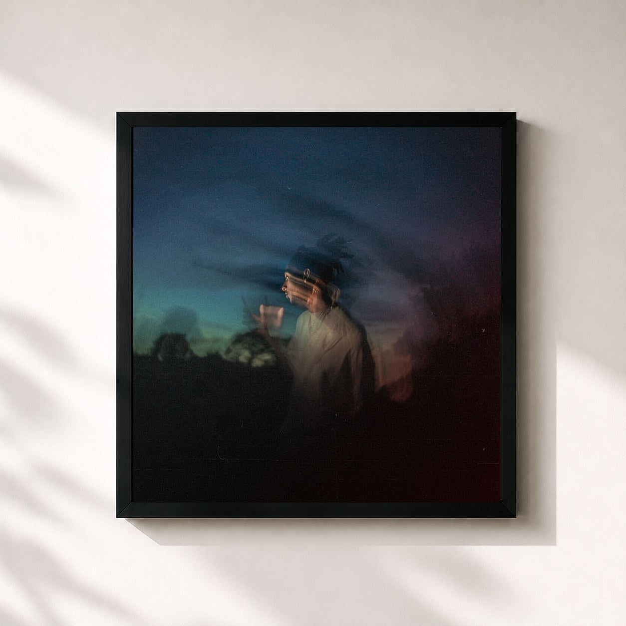#noir Tableau carré de l'album On arrive de THEODORT, cadre noir 32x32 cm
