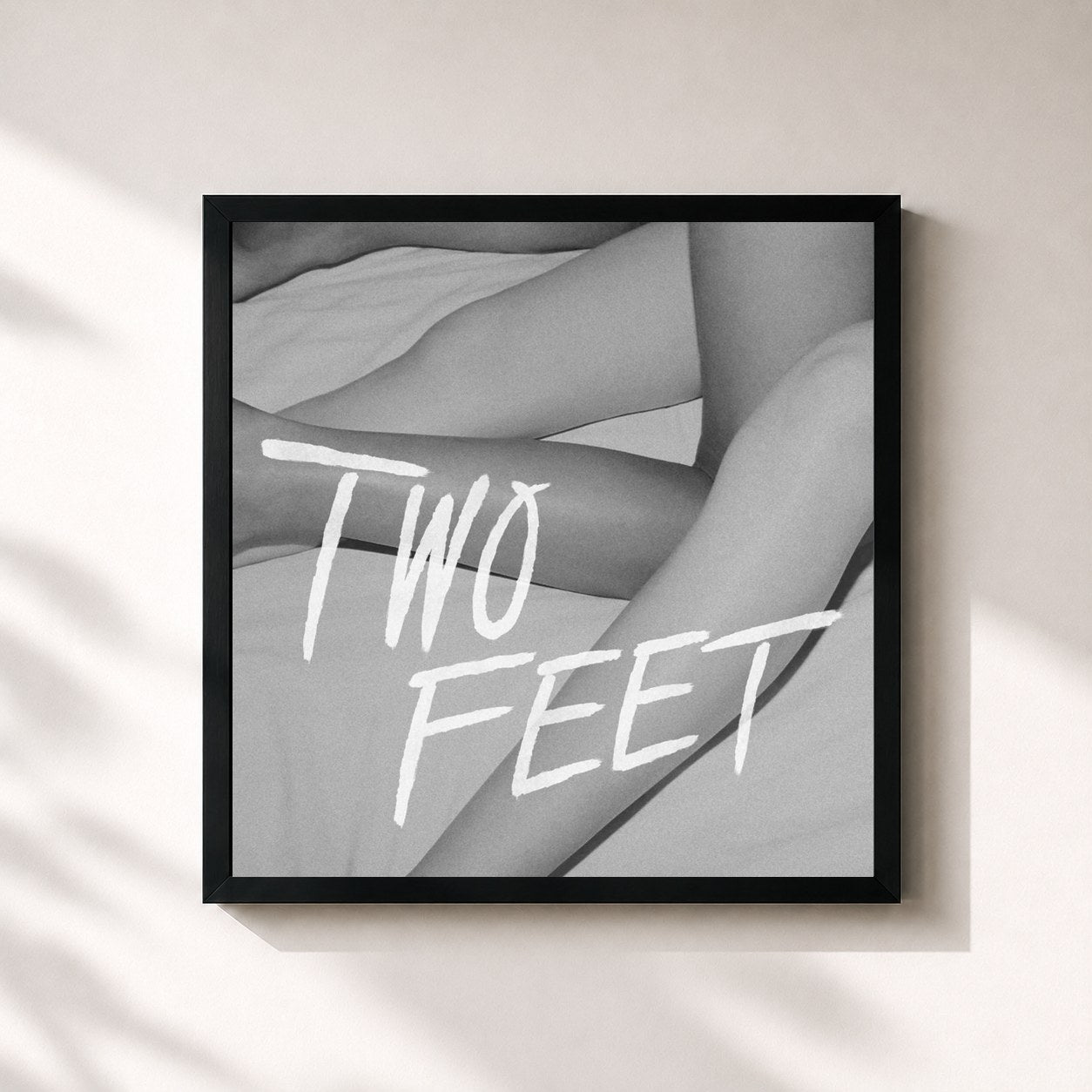 #noir Tableau carré de l'album First Steps de Two Feet, cadre noir 32x32 cm
