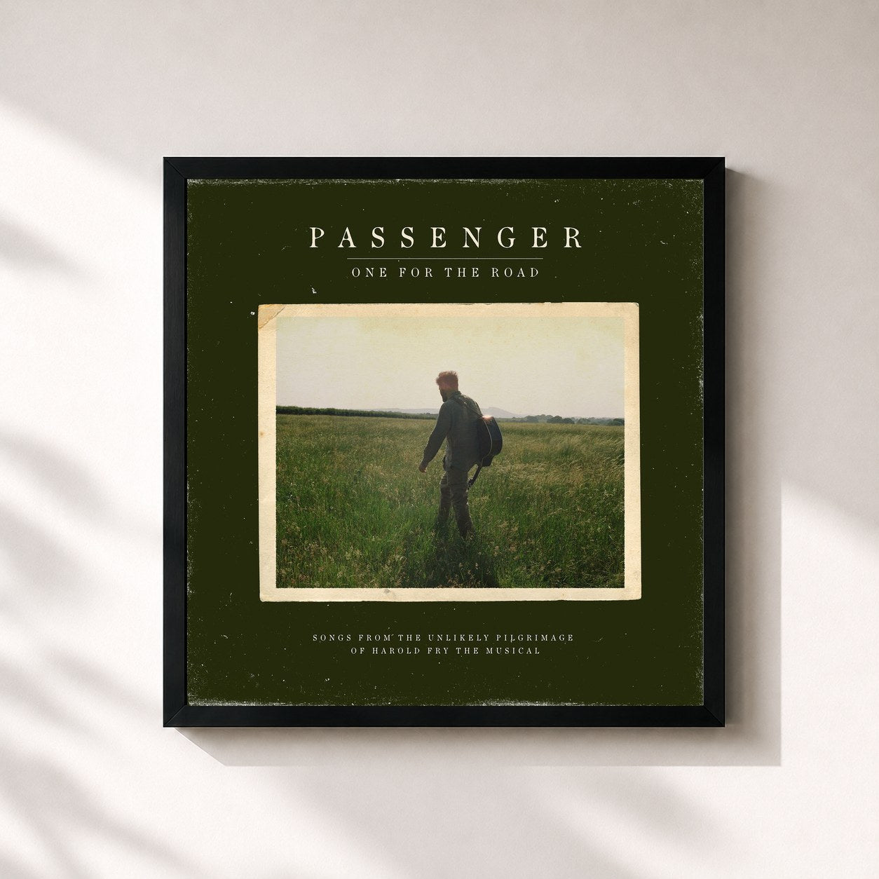 #noir Tableau carré de l'album One for the Road (Songs from the Unlikely Pilgrimage of Harold Fry the Musical) de Passenger, cadre noir 32x32 cm