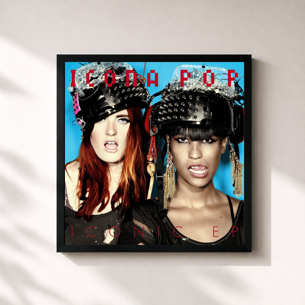 #noir Tableau carré de l'album Iconic EP de Icona Pop, cadre noir 32x32 cm