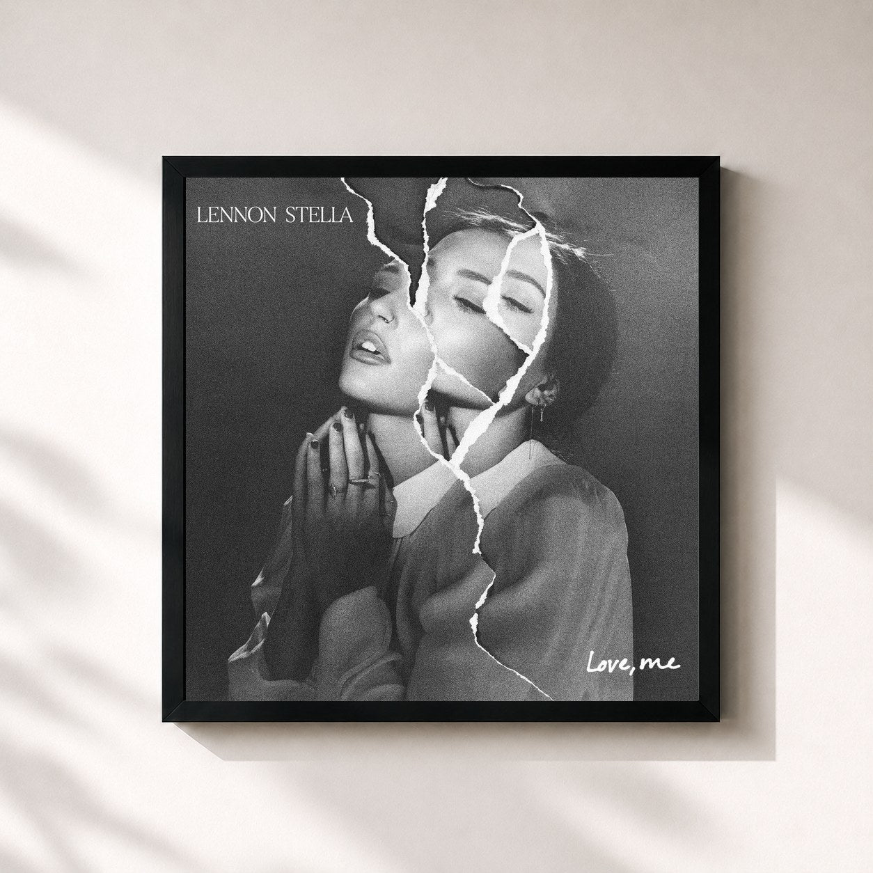 #noir Tableau carré de l'album Love, me de Lennon Stella, cadre noir 32x32 cm