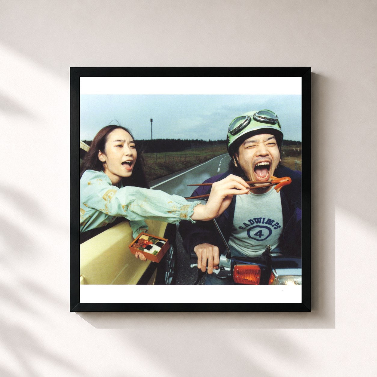 #noir Tableau carré de l'album Radwimps 4 -Okazu No Gohan- de RADWIMPS, cadre noir 32x32 cm