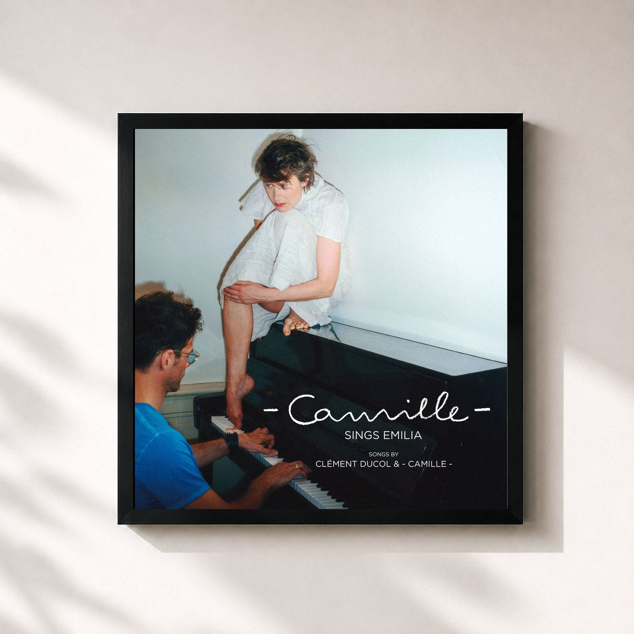 #noir Tableau carré de l'album Camille sings Emilia de Camille, cadre noir 32x32 cm