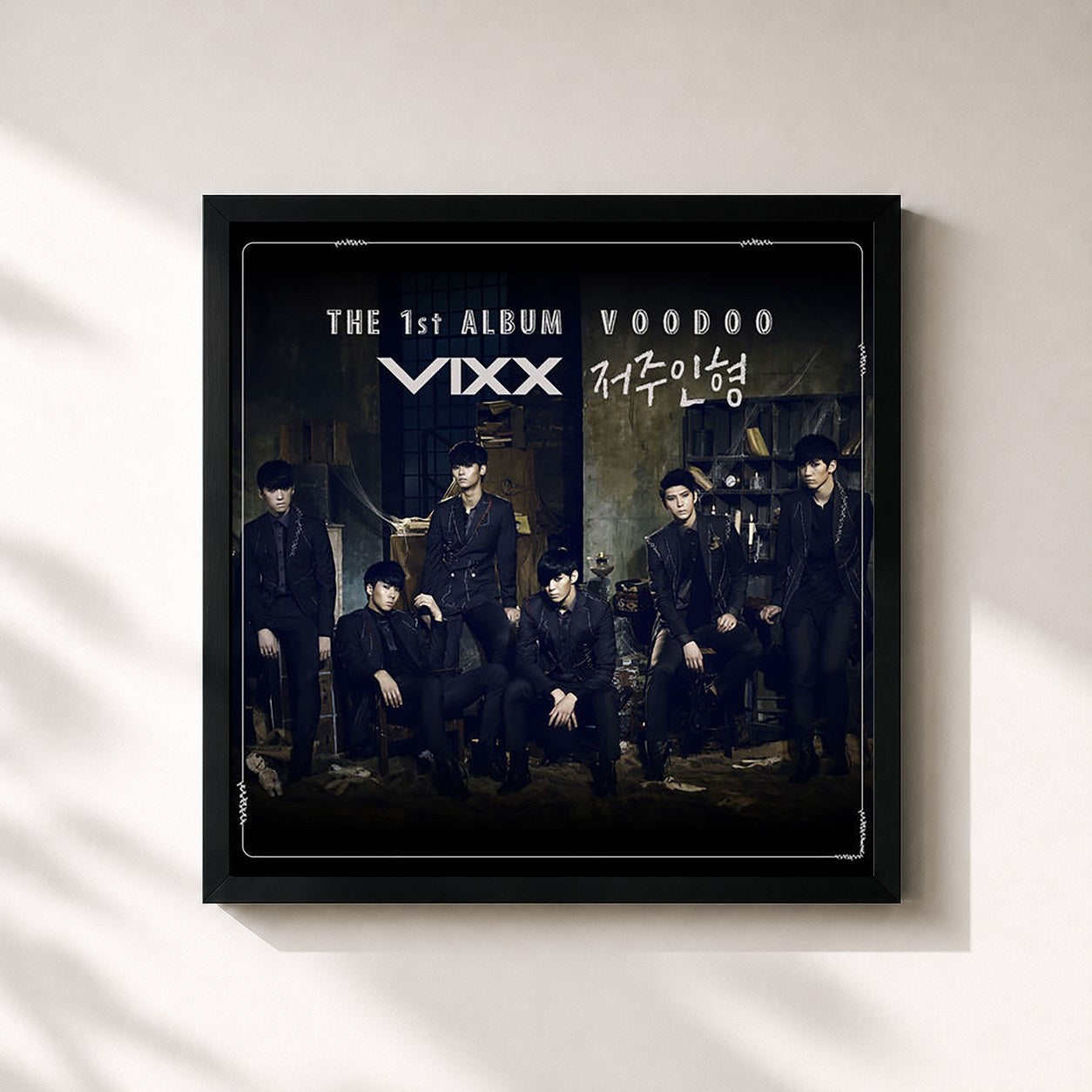 #noir Tableau carré de l'album VOODOO de VIXX, cadre noir 32x32 cm