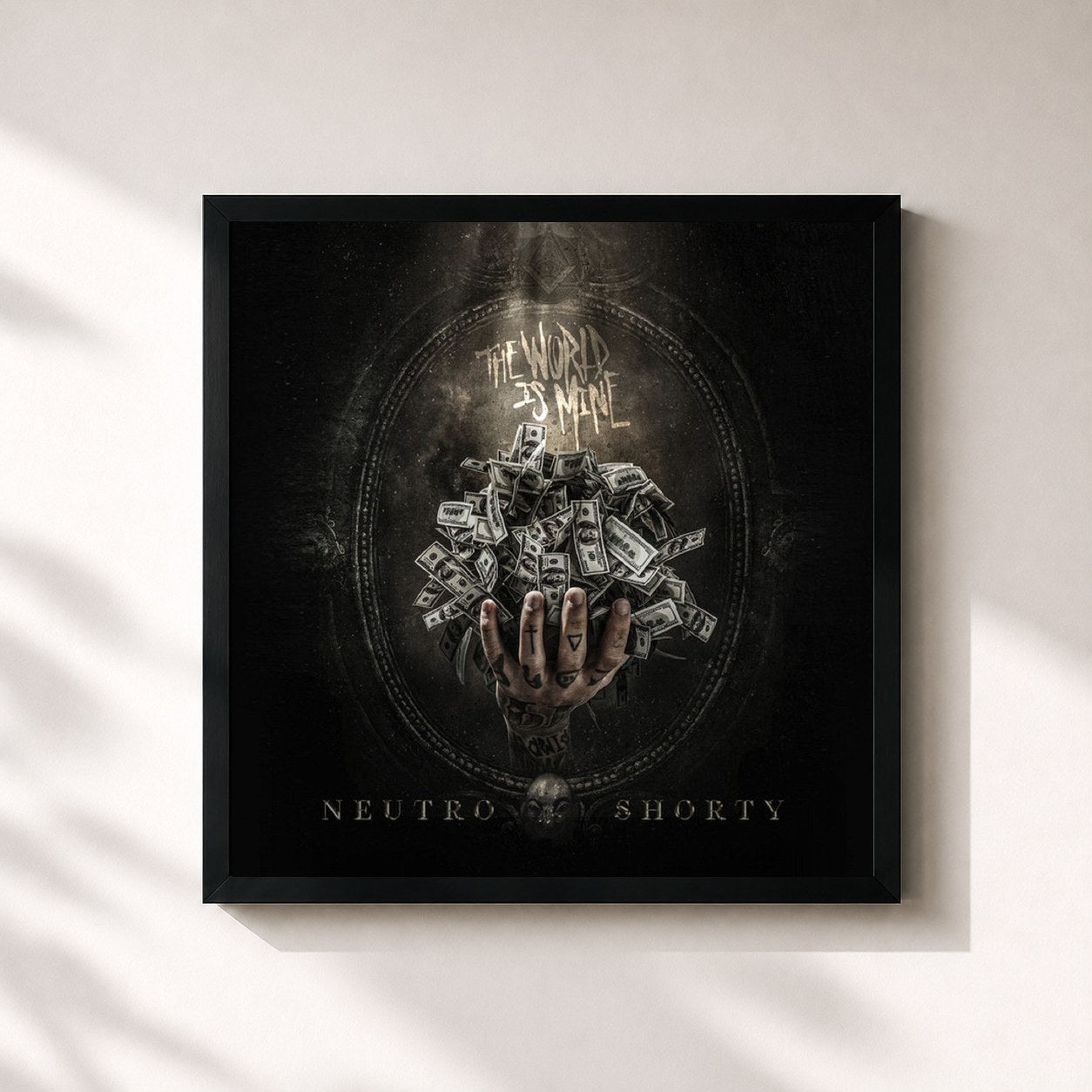 #noir Tableau carré de l'album The World Is Mine de Neutro Shorty, cadre noir 32x32 cm