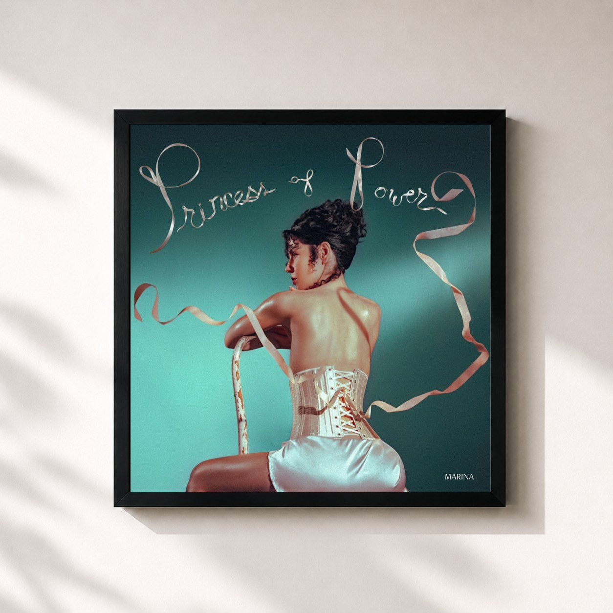 #noir Tableau carré de l'album PRINCESS OF POWER de Marina, cadre noir 32x32 cm