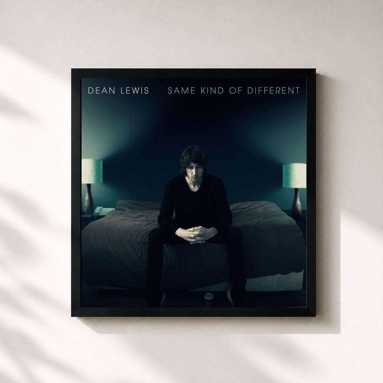 #noir Tableau carré de l'album Same Kind Of Different de Dean Lewis, cadre noir 32x32 cm