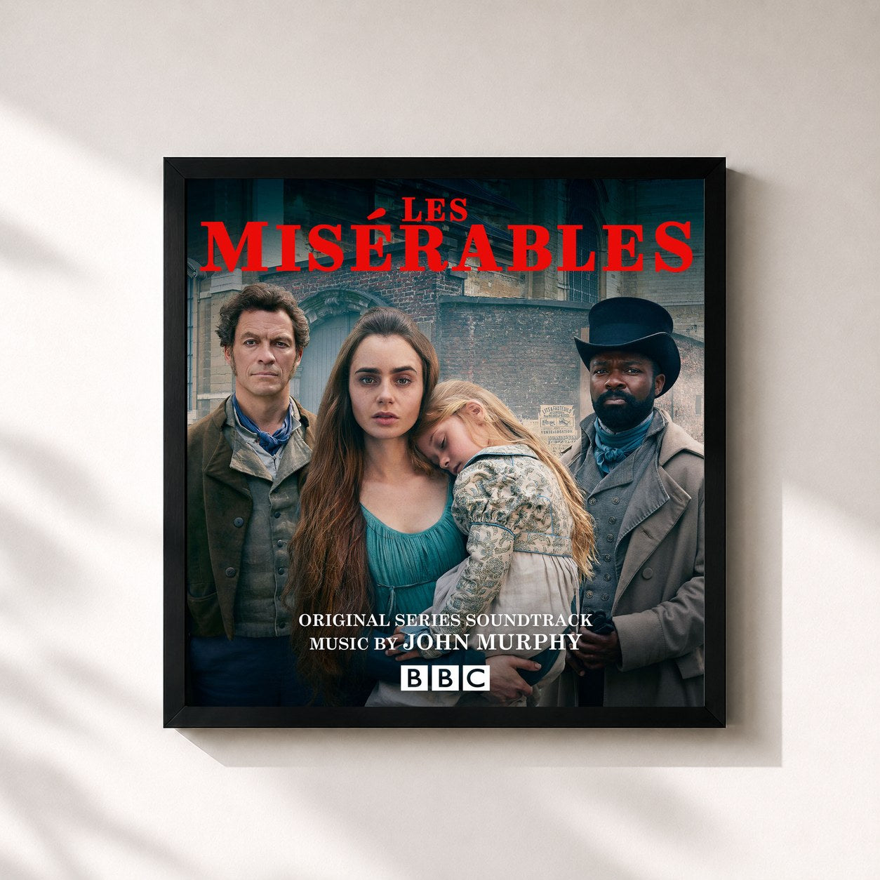 #noir Tableau carré de l'album Les Misérables (Original Series Soundtrack) de John Murphy, cadre noir 32x32 cm