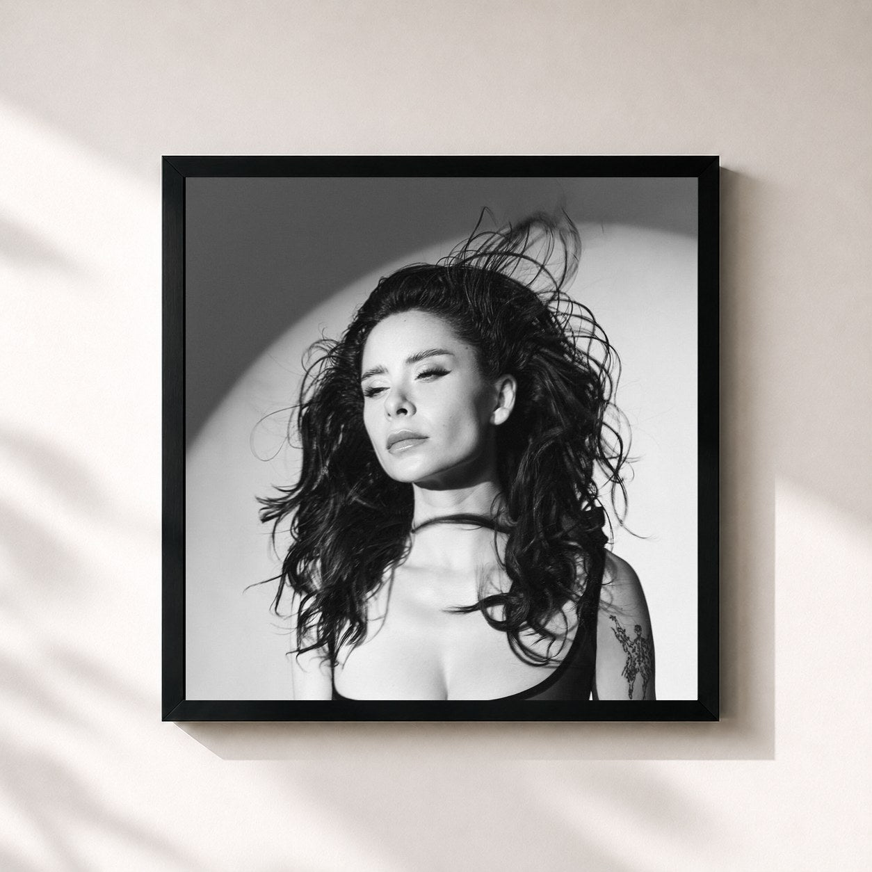#noir Tableau carré de l'album ANNA EL SHOW de Cami, cadre noir 32x32 cm