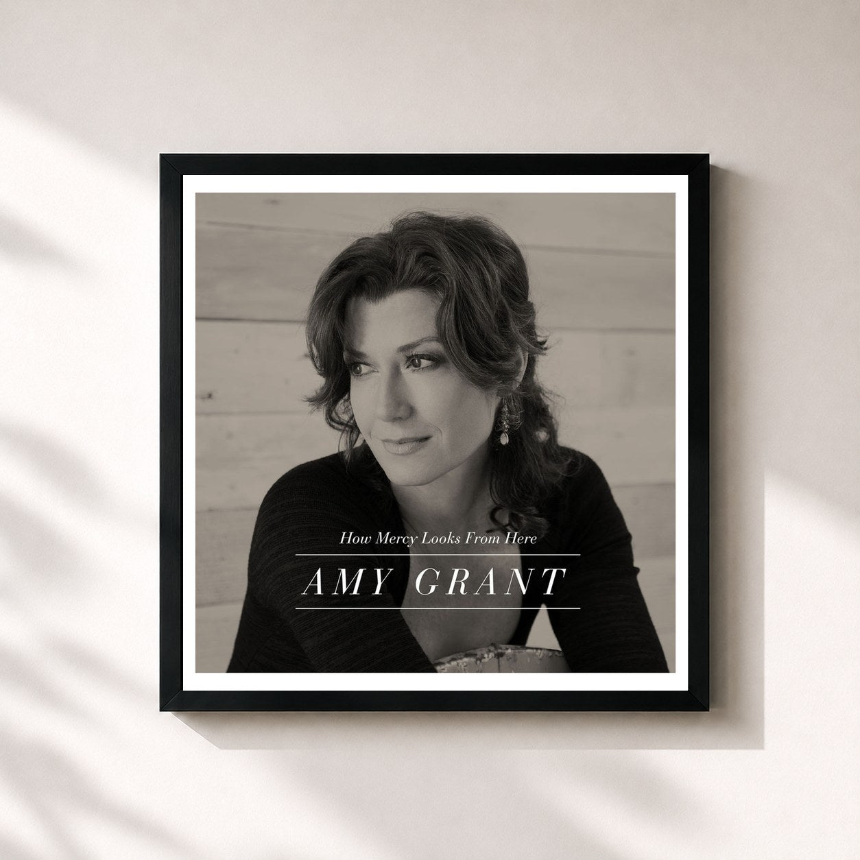 #noir Tableau carré de l'album How Mercy Looks From Here de Amy Grant, cadre noir 32x32 cm