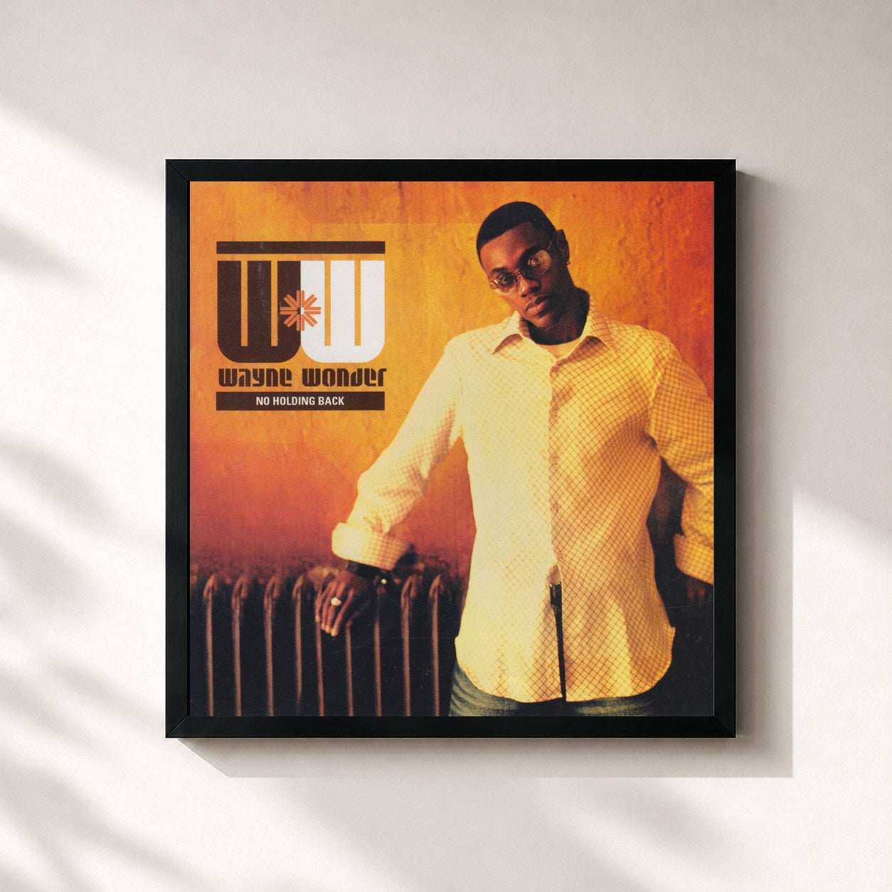 #noir Tableau carré de l'album No Holding Back de Wayne Wonder, cadre noir 32x32 cm