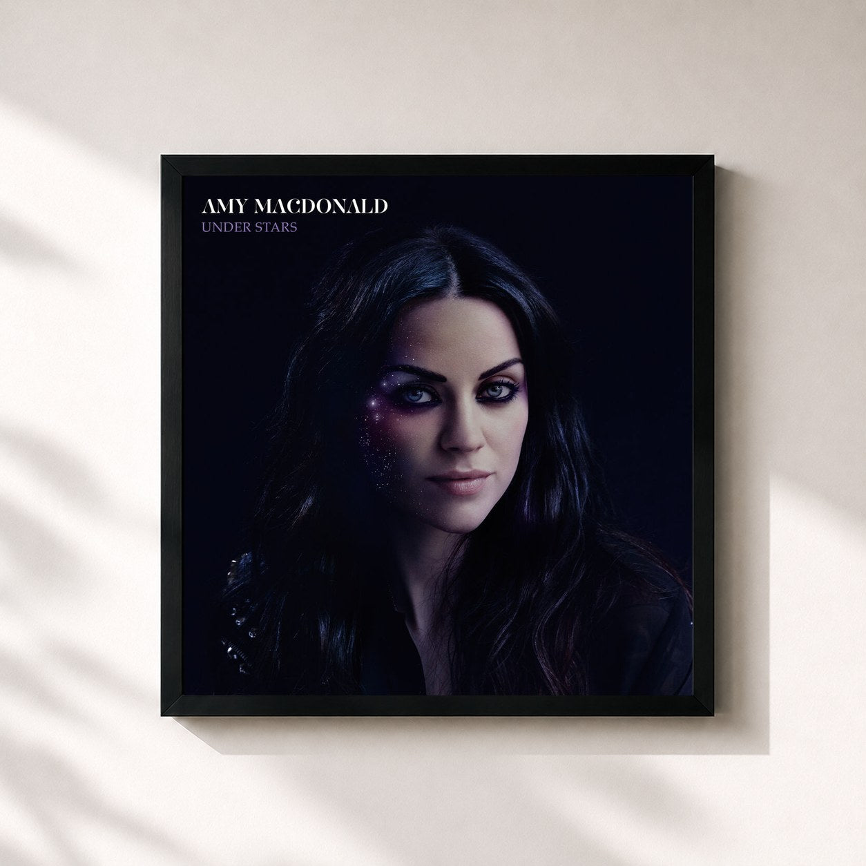 #noir Tableau carré de l'album Under Stars (Deluxe) de Amy Macdonald, cadre noir 32x32 cm
