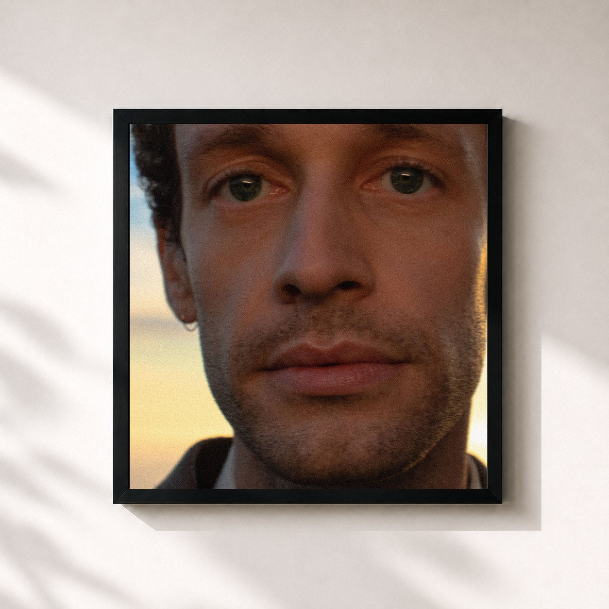 #noir Tableau carré de l'album these words are all for you too de WRABEL, cadre noir 32x32 cm