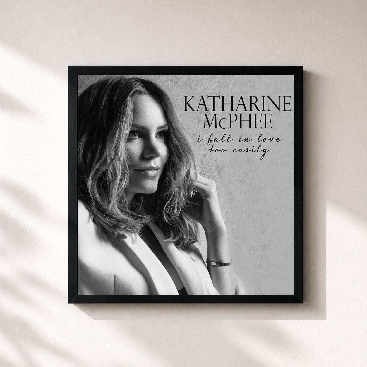 #noir Tableau carré de l'album I Fall in Love Too Easily de Katharine McPhee, cadre noir 32x32 cm