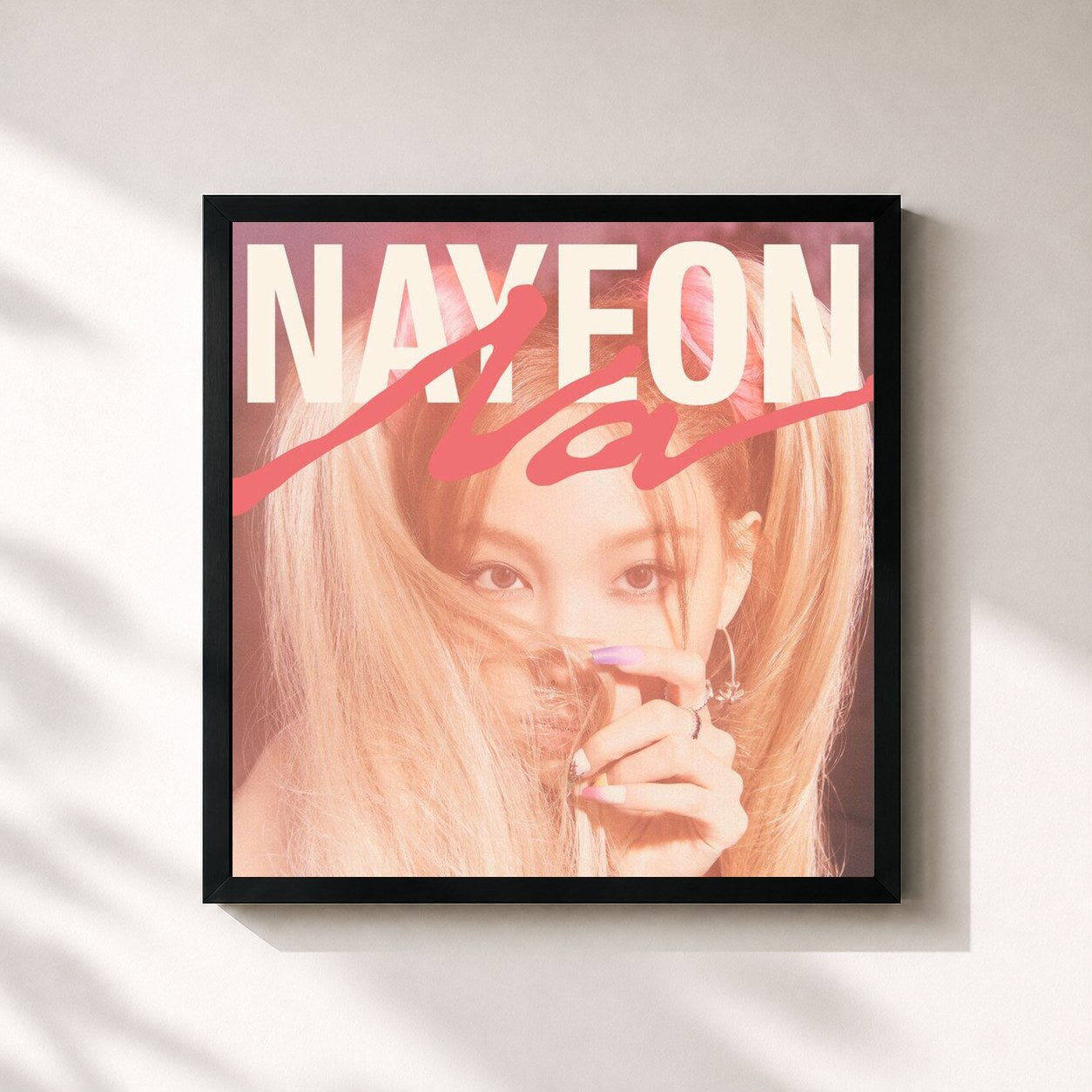 #noir Tableau carré de l'album NA de NAYEON, cadre noir 32x32 cm