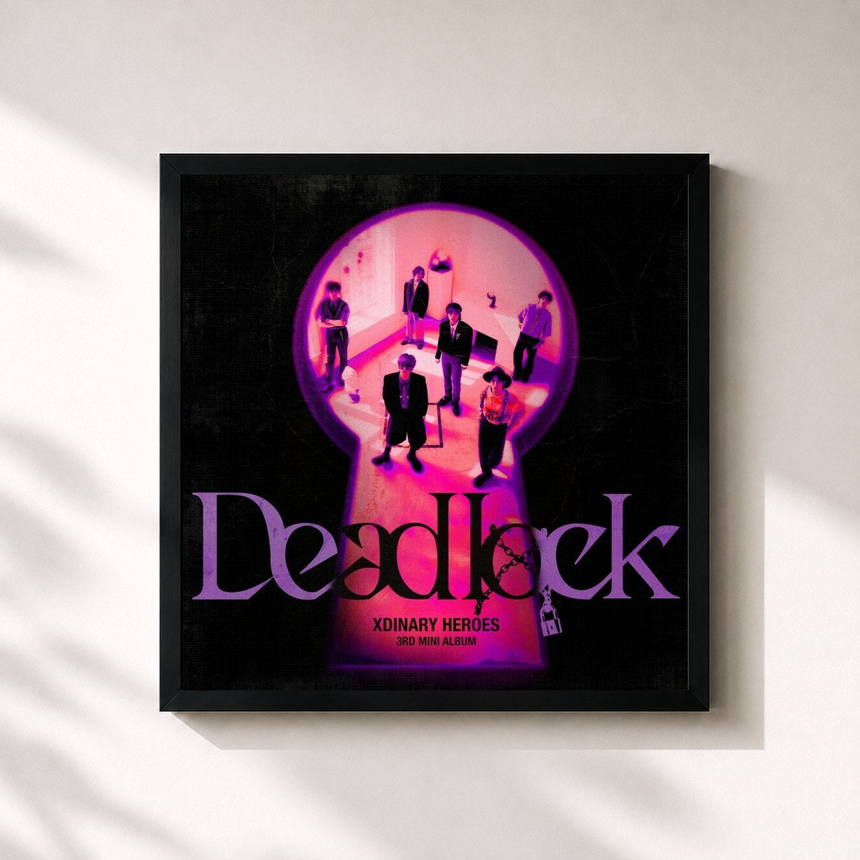 #noir Tableau carré de l'album Deadlock de Xdinary Heroes, cadre noir 32x32 cm