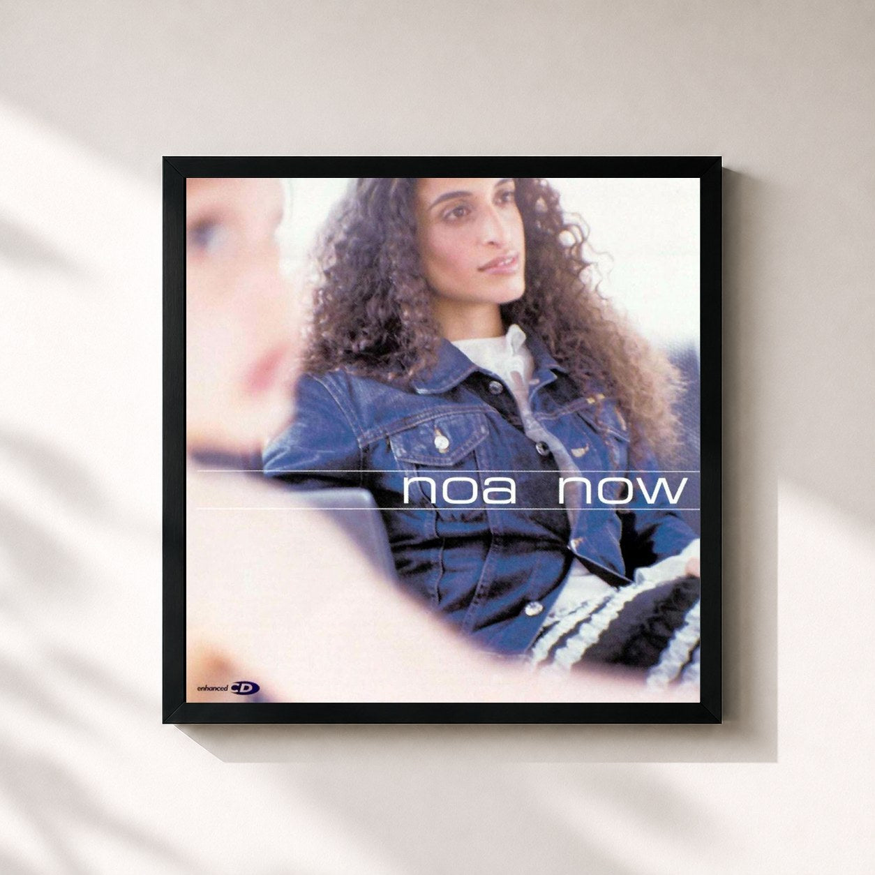 #noir Tableau carré de l'album Now de Noa, cadre noir 32x32 cm