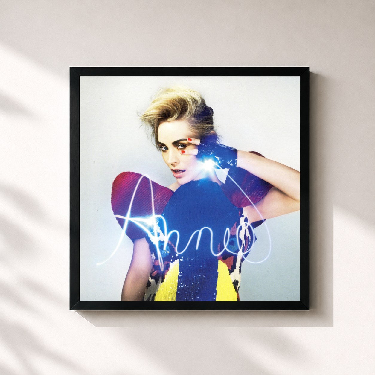 #noir Tableau carré de l'album Don't Stop de Annie, cadre noir 32x32 cm