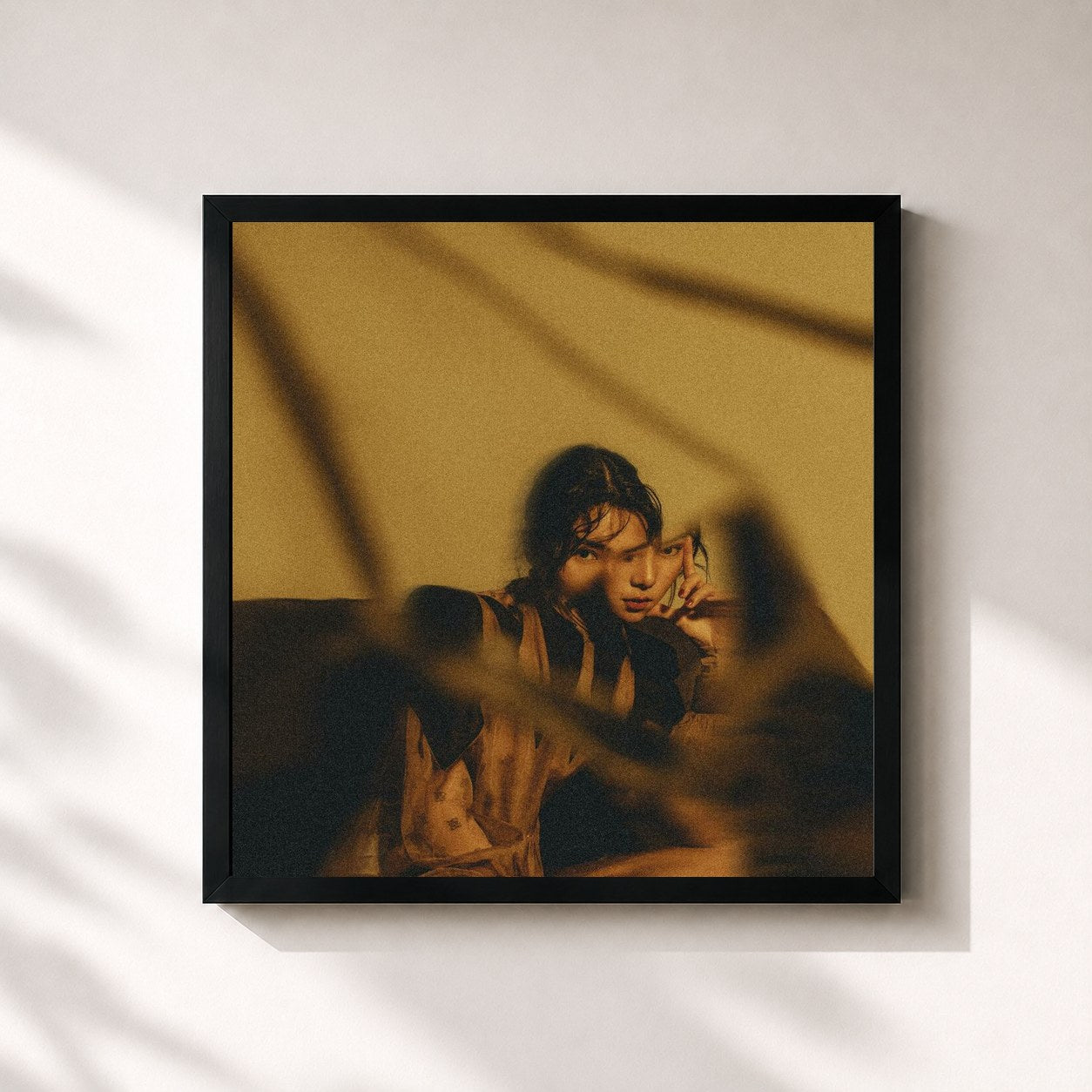 #noir Tableau carré de l'album LEXICON de Isyana Sarasvati, cadre noir 32x32 cm