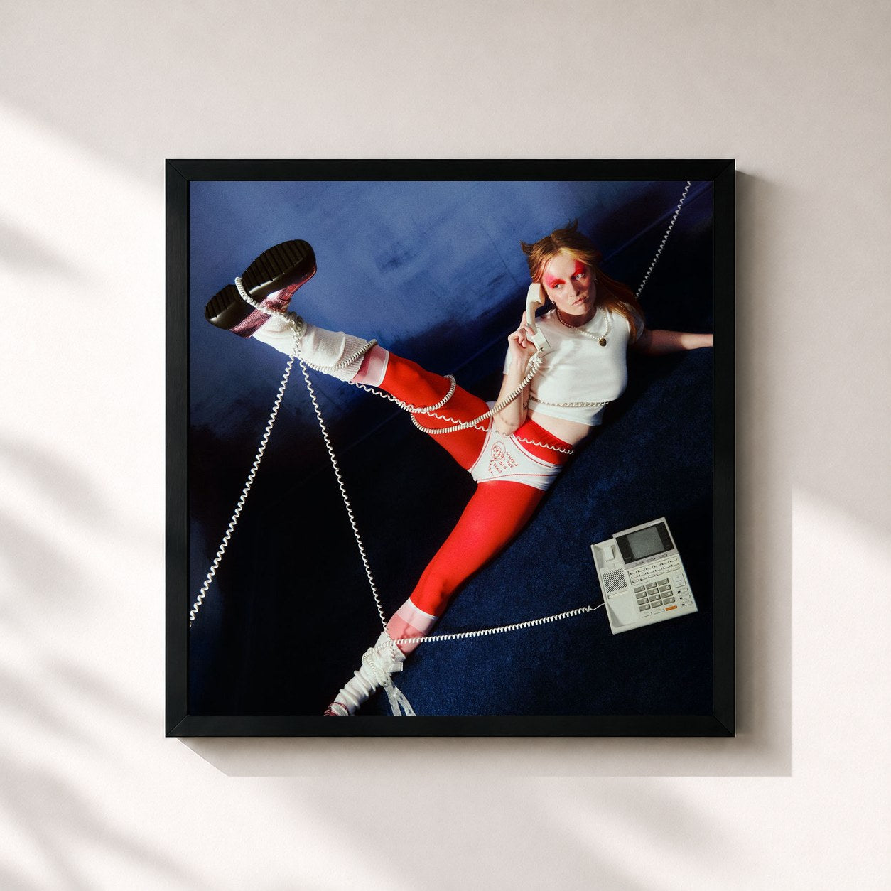 #noir Tableau carré de l'album Everybody Needs A Hero (Extended Edition) de Orla Gartland, cadre noir 32x32 cm