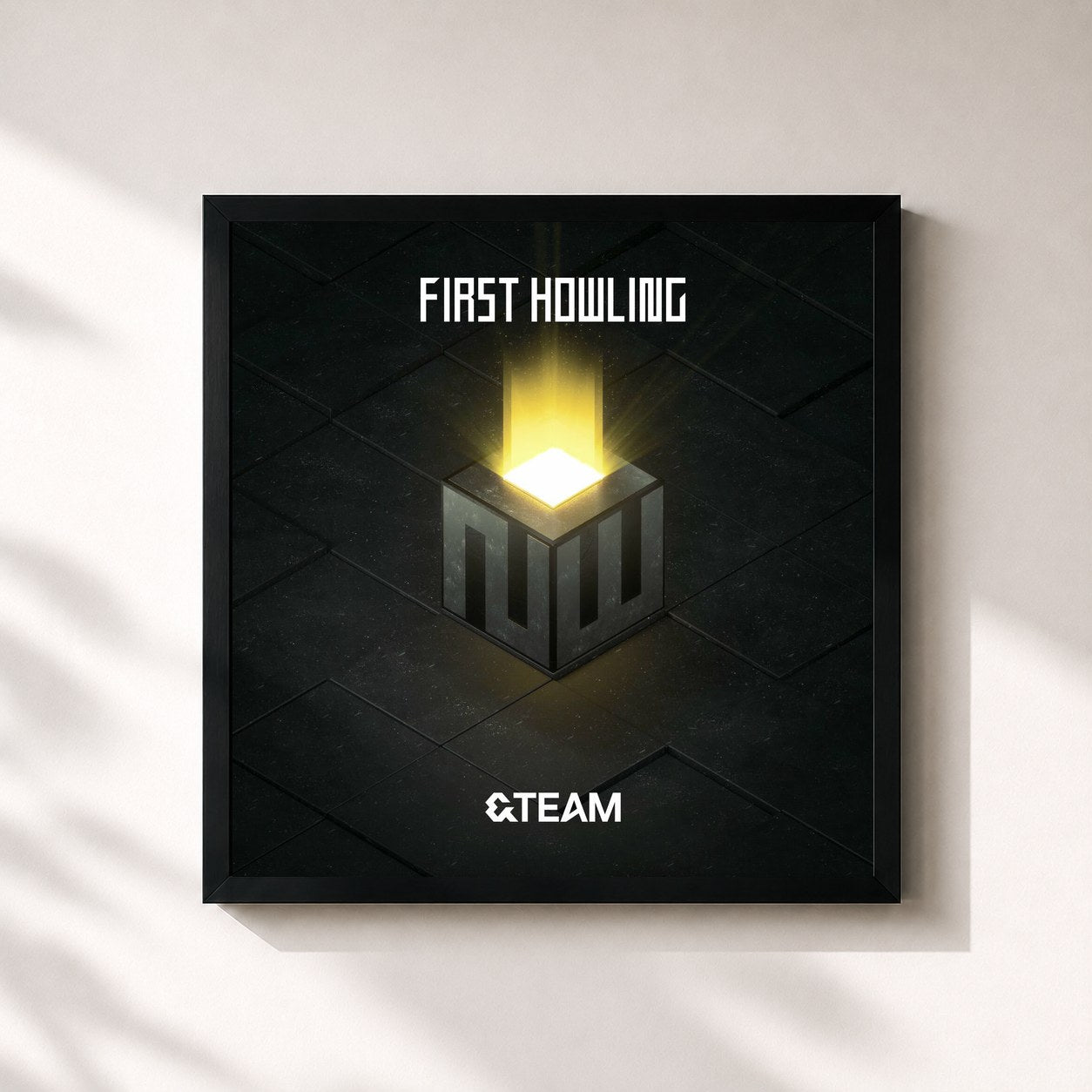 #noir Tableau carré de l'album First Howling : NOW de &TEAM, cadre noir 32x32 cm