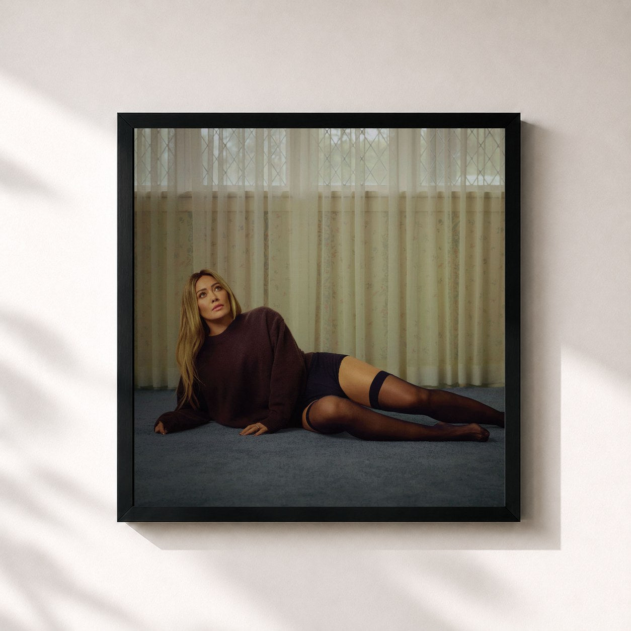 #noir Tableau carré de l'album luck... or something de Hilary Duff, cadre noir 32x32 cm