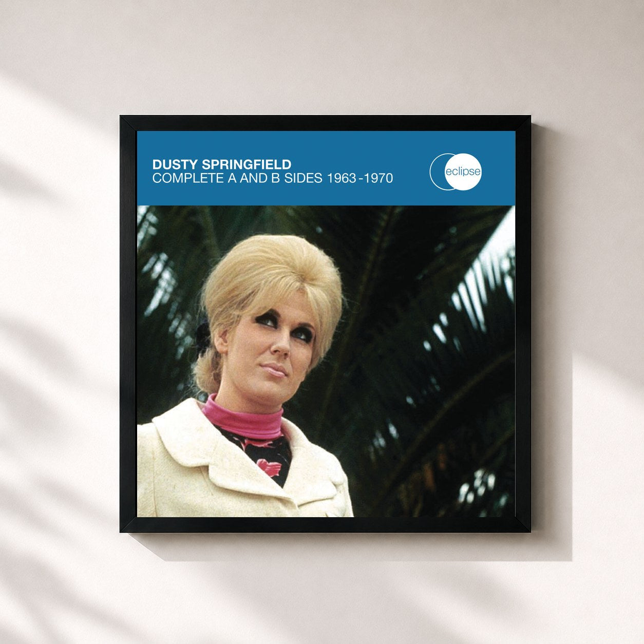 #noir Tableau carré de l'album Complete A And B Sides 1963 - 1970 de Dusty Springfield, cadre noir 32x32 cm
