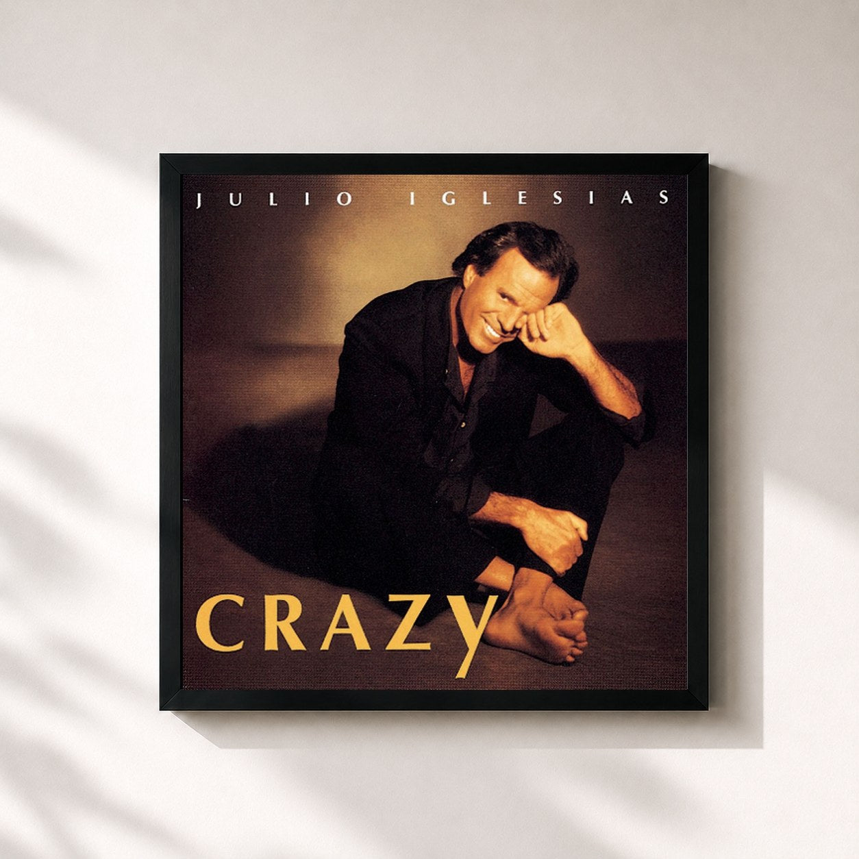#noir Tableau carré de l'album Crazy de Julio Iglesias, cadre noir 32x32 cm