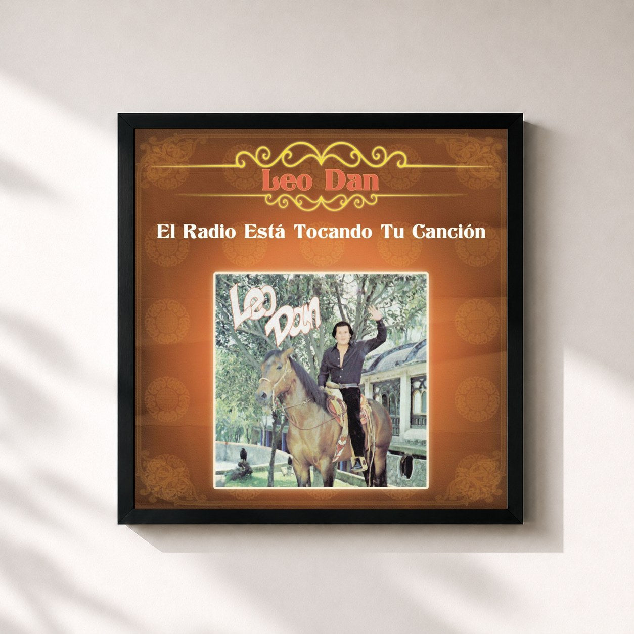 #noir Tableau carré de l'album El Radio Esta Tocando Tu Canción de Leo Dan, cadre noir 32x32 cm