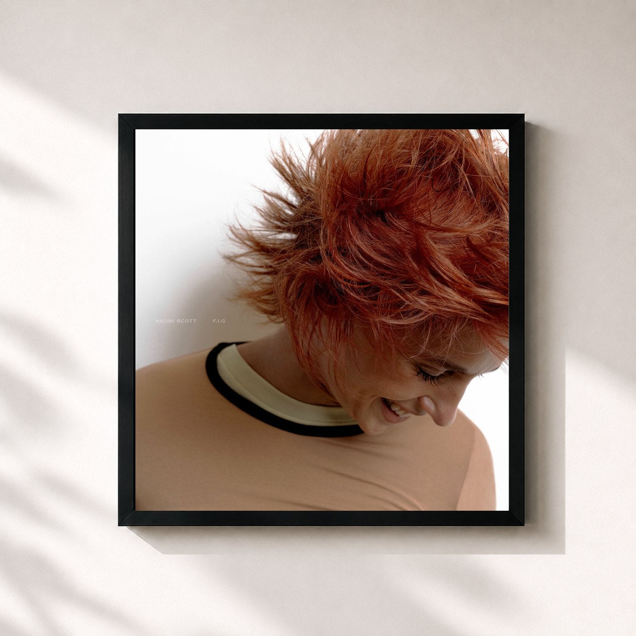 #noir Tableau carré de l'album F.I.G de Naomi Scott, cadre noir 32x32 cm