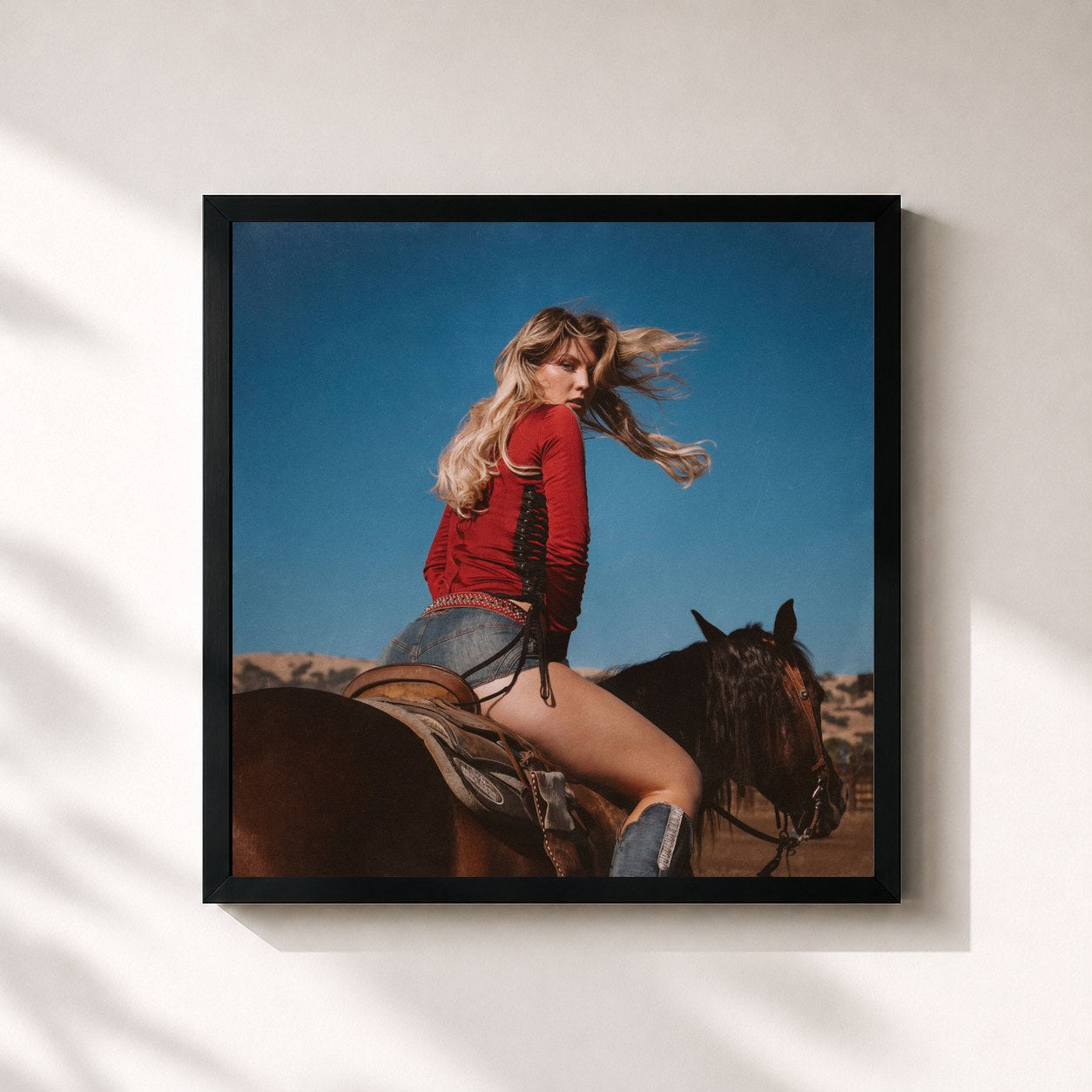 #noir Tableau carré de l'album What Happens Now? (Deluxe) de Dasha, cadre noir 32x32 cm