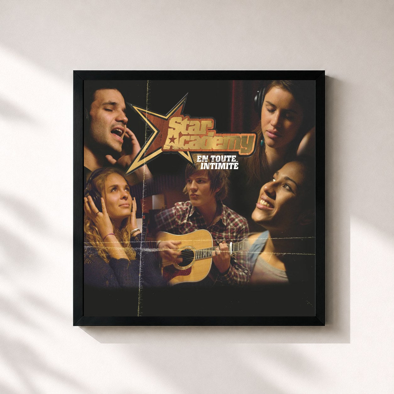 #noir Tableau carré de l'album En Toute Intimité de Star Academy, cadre noir 32x32 cm