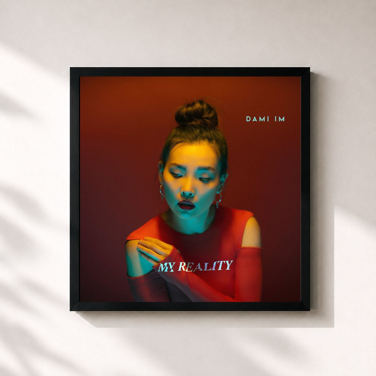 #noir Tableau carré de l'album My Reality de Dami Im, cadre noir 32x32 cm