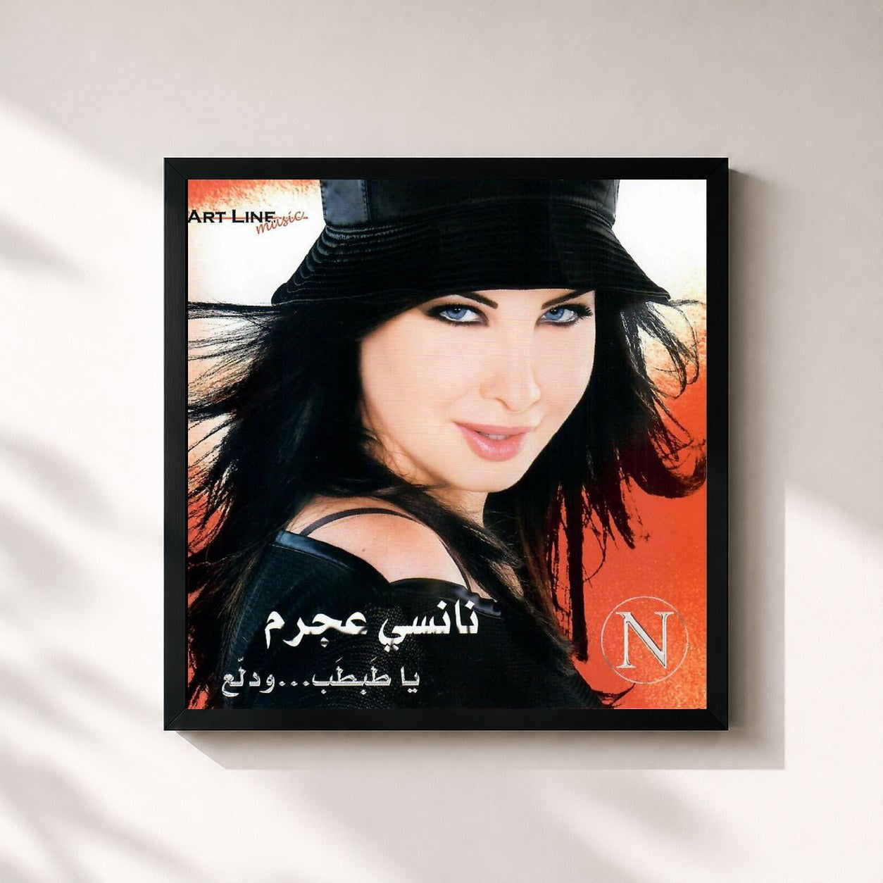 #noir Tableau carré de l'album Ya Tabtab de Nancy Ajram, cadre noir 32x32 cm