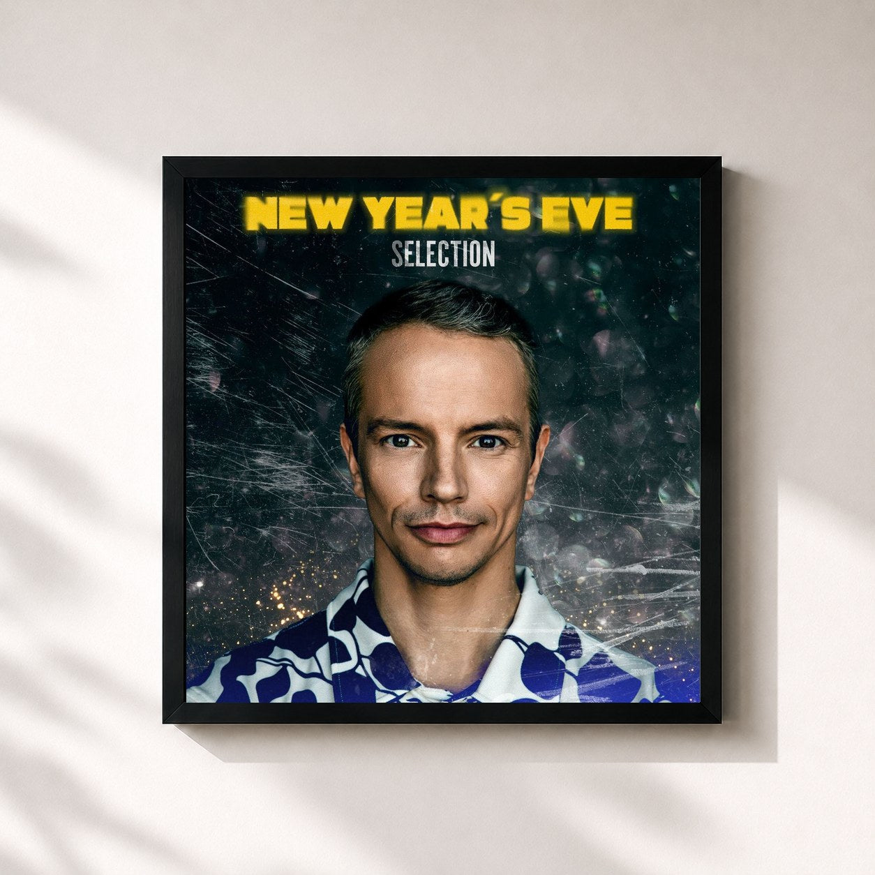 #noir Tableau carré de l'album New Year’s Eve Selection de Alle Farben, cadre noir 32x32 cm